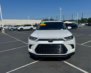 Toyota Highlander XLE 2024 Seminuevo - SUV con Tracción Delantera y Asientos de Cuero - Product Image 6