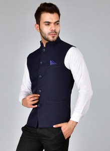 Chaleco Azul Elegante para Hombre, Diseño Clásico, Ideal para Vestimenta Formal y Eventos Nocturnos, Disponible para la Venta - Product Image 6