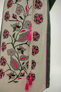 ชุดเดรสปักลายโบฮีเมียนชุดเดรสยาวคอตตอนปักด้วยมือคอวีลึกตกแต่งด้วยดีไซน์สไตล์โบฮีเมียนสไตล์ทัสเซิล - Product Image 4