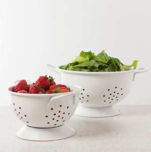 Passoire en acier inoxydable, extérieur violet vibrant, drainant perforé, base sur socle, avec poignées disponibles au prix de gros - Product Image 3