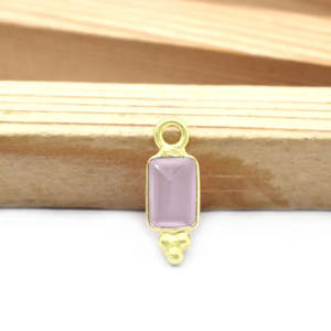Pendentif unique à fermoir en pierre de quartz rose, forme rectangulaire, en laiton, 8 à 10 mm, prix de gros et MANGALMAY CORPORATION - Product Image 1