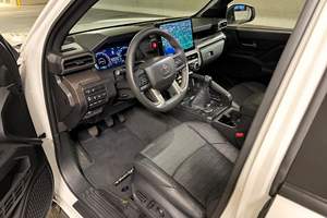 Tacoma TRD Off-Road Double Cabine 4x4 6 vitesses manuelles, moteur turbo 4 cylindres, pack TRD Off-Road Premium, non modifié - Product Image 5