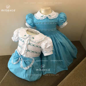 Ensemble smocké bleu pour filles en coton doux, dessins personnalisés, fabriqué au Vietnam par MITEXCO un fournisseur de confiance. - Product Image 1