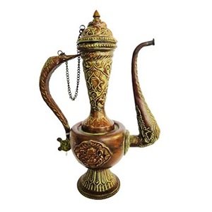Surahi en laiton pur vintage de haute qualité avec gravure, finition polie pour une utilisation en cuisine, article de cuisine antique arabe - Product Image 6