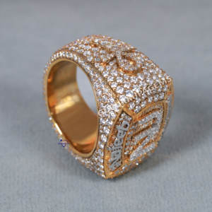 แหวนเพชรที่ปลูกในห้องปฏิบัติการแบบฮิปฮอปที่ทำจากทองคำสีเหลือง14kt และมีความชัดเจนระดับ VVS มากกว่าสำหรับผู้ชายหรือผู้หญิง - Product Image 5