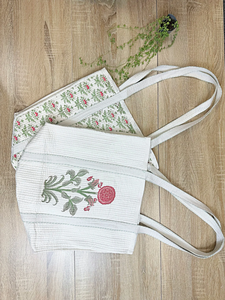 Bolso de mano de algodón acolchado de lujo con estampado de manos Reversible, grande, blanco, a rayas florales, sostenible, resistente, para compras, bolso hecho a mano - Product Image 4