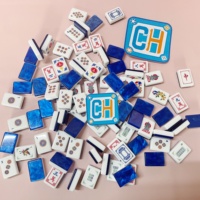 Tuiles de Mahjong très vendues avec des dos à l'aspect perle bleue, des symboles chinois et des motifs de poisson Joker pour un ensemble de tuiles de Mahjong décoratif
