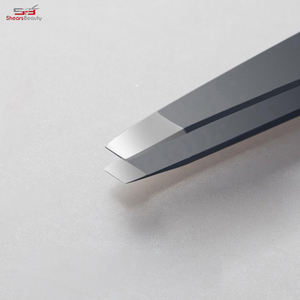 Pince à épiler professionnelle en acier inoxydable de qualité supérieure pour façonner les sourcils pointe inclinée couleur noire outil de beauté OEM couleurs personnalisées Logo sourcil - Product Image 2