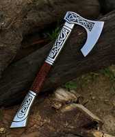 Hache de bataille viking en acier à haute teneur en carbone, fabriquée à la main, avec manche en bois et fourreau en cuir, hache gravée, idée cadeau DIY pour lui avec fourreau