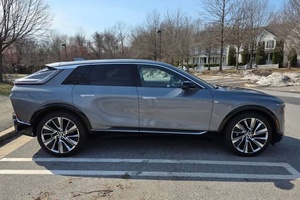 พร้อมจัดส่งปี 2023 แคดิลแลค ไลริค อาร์ดับเบิลยูดี 340 แรงม้า รถยนต์อีวีครอสโอเวอร์ แบตเตอรี่ 102 กิโลวัตต์ชั่วโมง - Product Image 5