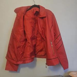 Moda Color sólido Delgado Hermosa chaqueta de cuero rojo Blazer de cuero Cierre de cremallera suave Estilo a prueba de viento Tejido corto Otoño - Product Image 2