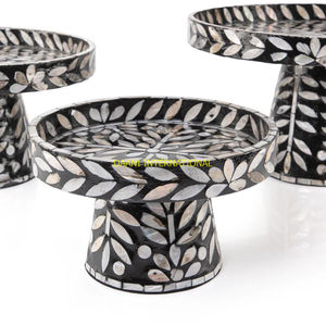 Ensemble de 3 plateaux de présentation de desserts à piédestal rond avec motif floral pour la restauration de fête de mariage - Product Image 3