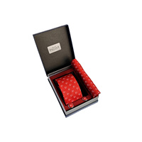 Coffret Cadeau Drapeau Turc Étoile et Croissant Rouges et Blancs Comprenant Cravate, Pochette et Boutons de Manchette dans une Boîte Cadeau Élégante pour Affaires