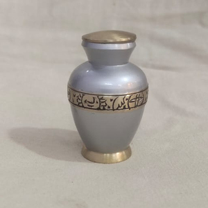 Urne funéraire en forme d'urne pour cendres humaines, urne en laiton émaillé perlé et nickel BY AYAANS - Product Image 1