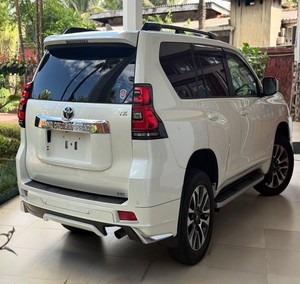 Toyota Land Cruiser Prado d'occasion en excellent état - Product Image 5