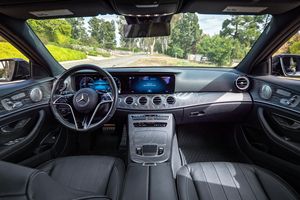 Mercedes-Benz E450 4Matic 2021 Usado en Excelentes Condiciones, Sin Reserva, 1 Dueño, Tracción en las Cuatro Ruedas, Diseño Selenite Gray Magno - Product Image 4