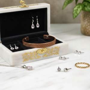 Bracelet ouvert de haute qualité pour femmes, en laiton plaqué argent, avec gravure de texte personnalisée, bijoux cadeau pour la vente en gros - Product Image 3