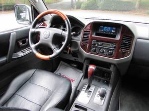 Low price 2003 <b>M</b> i t s u b i s h i <b>M</b> o n t e r o L i <b>m</b> i t e d used car <b>for</b> sale - Product Image 3