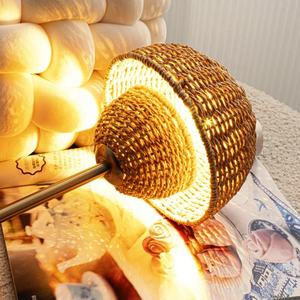 Lámpara Artesanal de Bambú Ecológica de Estilo Antiguo, Decoración Hecha a Mano para el Hogar u Oficina, Arte Folclórico con Pintura Floral, Hermoso Recuerdo - Product Image 4