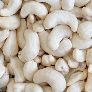 Venta caliente Exportación Anacardos Precio a Dubai Anacardos W320 Caja de lata 20Kg Santigo Viet Nam Precio razonable - Product Image 1