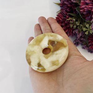 Colgante de Ámbar Báltico Amarillo y Blanco en Forma de Donut, Collar de Ámbar Natural Circular; Colgante Único de Ámbar Báltico en Forma de Donut - Product Image 2