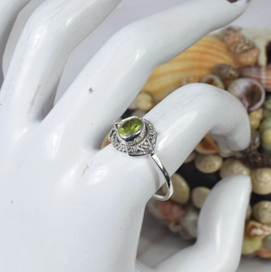Anillo de piedras preciosas facetadas de Plata de Ley 925 de peridoto verde, joyería de piedra NATAL DE AGOSTO hecha a mano con forma ovalada para regalo de aniversario - Product Image 3