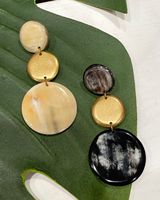 Boucles d'oreilles classiques en corne de buffle, faites à la main, écologiques, de haute qualité, polies, technique artisanale HF, style amour en corne naturelle