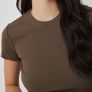 Camiseta Moderna y Elegante para Mujer, Diseñada para un Uso Cómodo, con una Forma Graciosa y una Presencia Atractiva - Product Image 3
