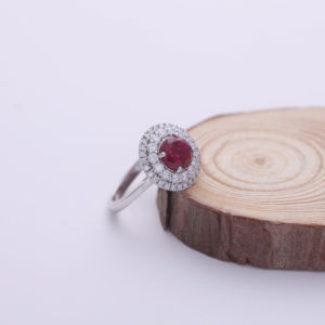 Bague de fiançailles pour femme en argent sterling 925 massif avec pierre précieuse ronde rouge de 2,21 carats cultivée en laboratoire, double halo et diamant rond - Product Image 2