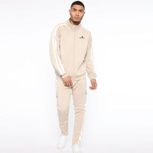 Chándal de entrenamiento deportivo de alta calidad a precio de fábrica, chándal de poliéster a precio barato para Team Clubs, conjunto de chándal - Product Image 1