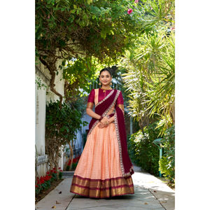 Ropa de fiesta y boda ready made Lehenga Choli estilo Bollywood indio para mujer en diseño pakistaní con Dupatta y Zari Chex - Product Image 6