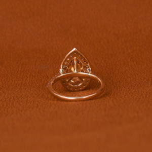 Glamorous Accent Stone Yellow Pear Cut Lab Grown Diamond Anillo de compromiso Classic Pink Sterling Silver Chapado en oro IGI Certified - Product Image 4