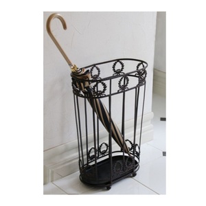 Base de parapluie en métal robuste avec construction en acier renforcé, idéale pour les patios, les balcons et la décoration extérieure - Product Image 2