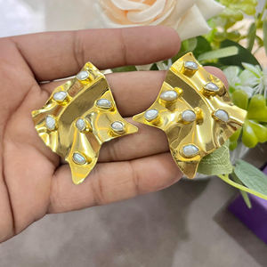 Boucles d'oreilles en perles d'eau douce naturelles ovales minuscules boucles d'oreilles en perles blanches 18k boucles d'oreilles géométriques irrégulières mode femmes bijoux - Product Image 3