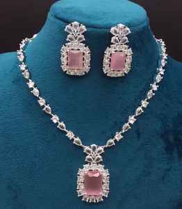 ชุดสร้อยคอเพทายสีเงินพร้อมต่างหูแฟชั่นสำหรับงานแต่งงานคอลเลกชันสวมใส่สำหรับผู้หญิง - Product Image 6