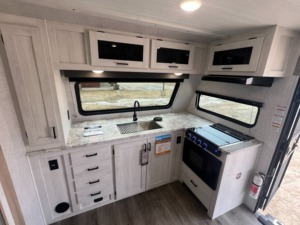 FOURNISSEUR DE NOUVELLES REMORQUES DE CAMPING LONGI TITUDE 230FK 2026 East To West À VENDRE - Product Image 4