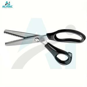 Ciseaux ménagers durables ALMAC avec poignée noire ergonomique conçus pour une prise en main confortable et une coupe précise - Product Image 2