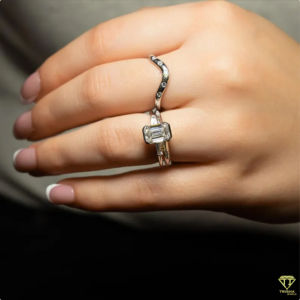 Anillo de compromiso de tres piedras con corte de Esmeralda cultivado en laboratorio, anillo de bodas de plata de ley IGI para mujer, regalo de fiesta de aniversario - Product Image 3