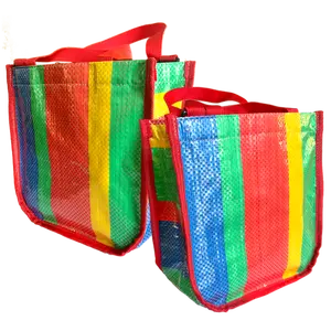 来自泰国的彩虹塑料条手袋: 用交错的塑料编织而成，形成耐用的织物状结构。