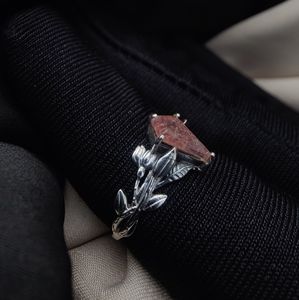 Anillo de Plata de Ley 925 con Cuarzo Fresa en Corte Cometa, Chapado en Oro, Joyería de Piedras Preciosas Hecha a Mano, Venta al por Mayor, Personalizado - Product Image 5