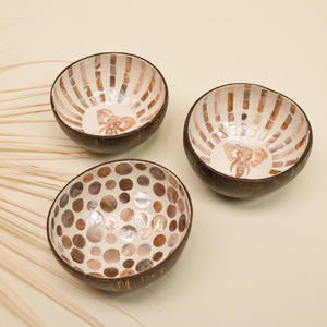 Bols en coquille de noix de coco laquée grand choix fait à la main bol en coco incrusté de coquille nacrée - Product Image 2
