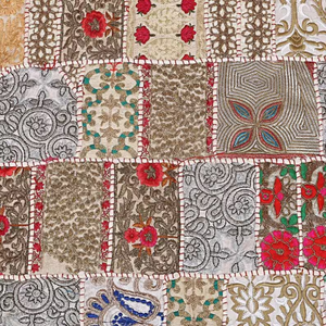 Housse de coussin carrée en coton patchwork de style traditionnel indien, décoration d'intérieur, coussin de sol artisanal tribal Banjara - Product Image 2