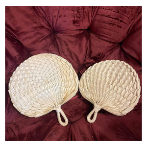 Éventail à main en bambou naturel Décoration murale en forme de cœur-Éventail à main Cadeaux de feuille de palmier, Éventails à main suspendus en raphia et bambou Décoration - Product Image 2