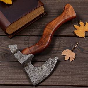 Hachas Tomahawk de Acero de Damasco Hechas a Mano Personalizadas, Hacha Funcional para Campamento y Caza al Aire Libre con Mango de Madera de Palisandro y Funda - Product Image 6