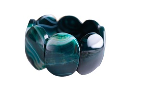 Brazalete de Resina Hecho a Mano con Diseño Elegante y Estampado Animal, Forma Irregular, Artículo Coleccionable para Mujer - Product Image 3