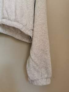Sweats à capuche pour femmes alliant confort pratique et style moderne, parfaits pour se détendre ou porter au quotidien - Product Image 5