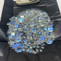 Pierre précieuse naturelle Polki White Rainbow Moonstone taillée sur un côté, brillante, en vrac