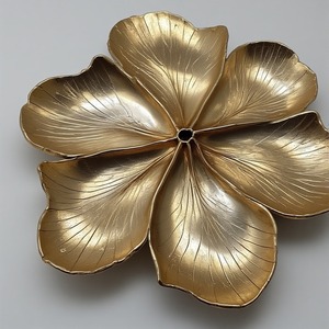 Servidor de frutas secas de aluminio hecho a mano con cuencos en forma de hoja triple en acabado dorado para comedor decorativo y utilidad de servicio. - Product Image 6