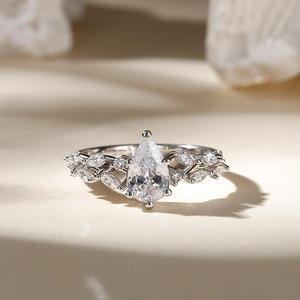 แหวนมอยซาไนต์ทรงลูกแพร์เจลิยา ทำจากเงินสเตอร์ลิง - Product Image 3