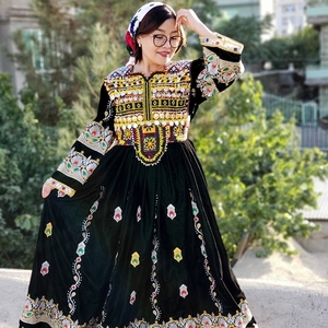 Belles robes afghanes de couleur verte faites à la main Robes traditionnelles pakistanaises 2025 - Product Image 5